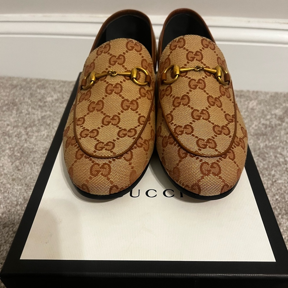 Authentic Gucci loafer. Brown. Size 39.5